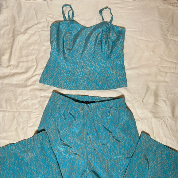 THREE PIECE VINTAGE SILK SET - Picture 3 of 12